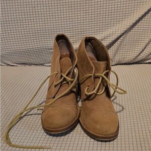 Chinese Laundry Tan Suede Boots